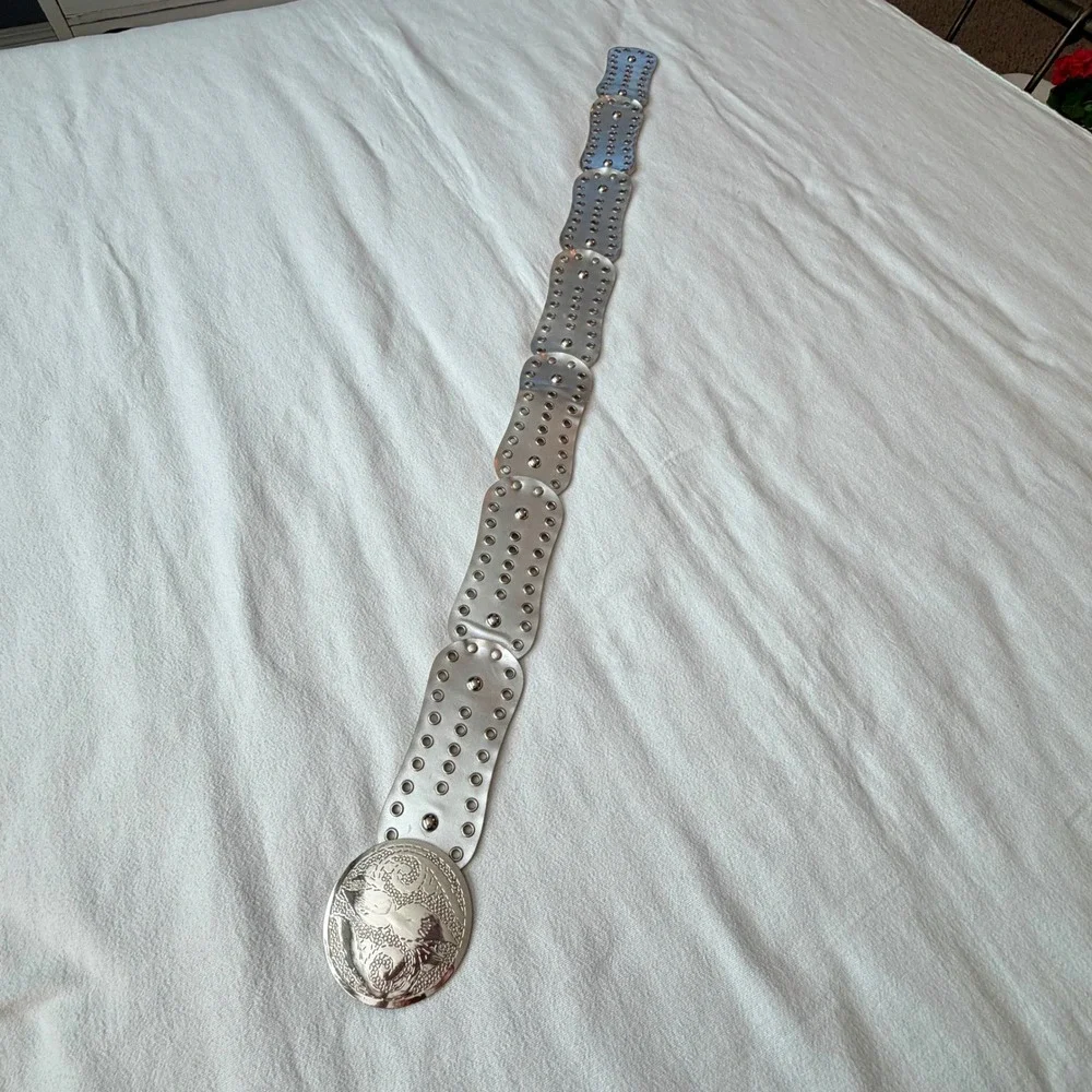 Unbranded metallic silver